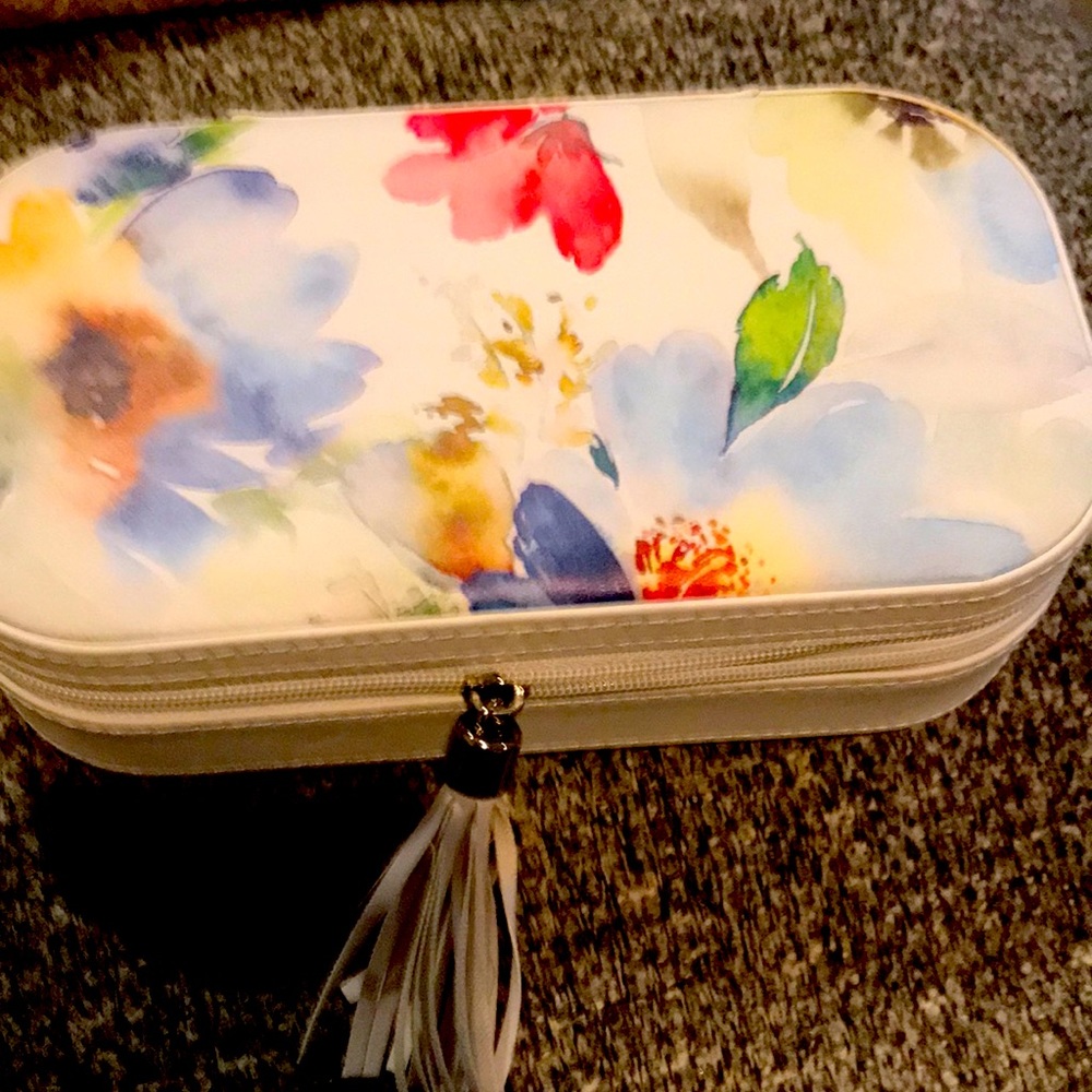 Jewelry case